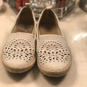 London Fog flats/ sandals